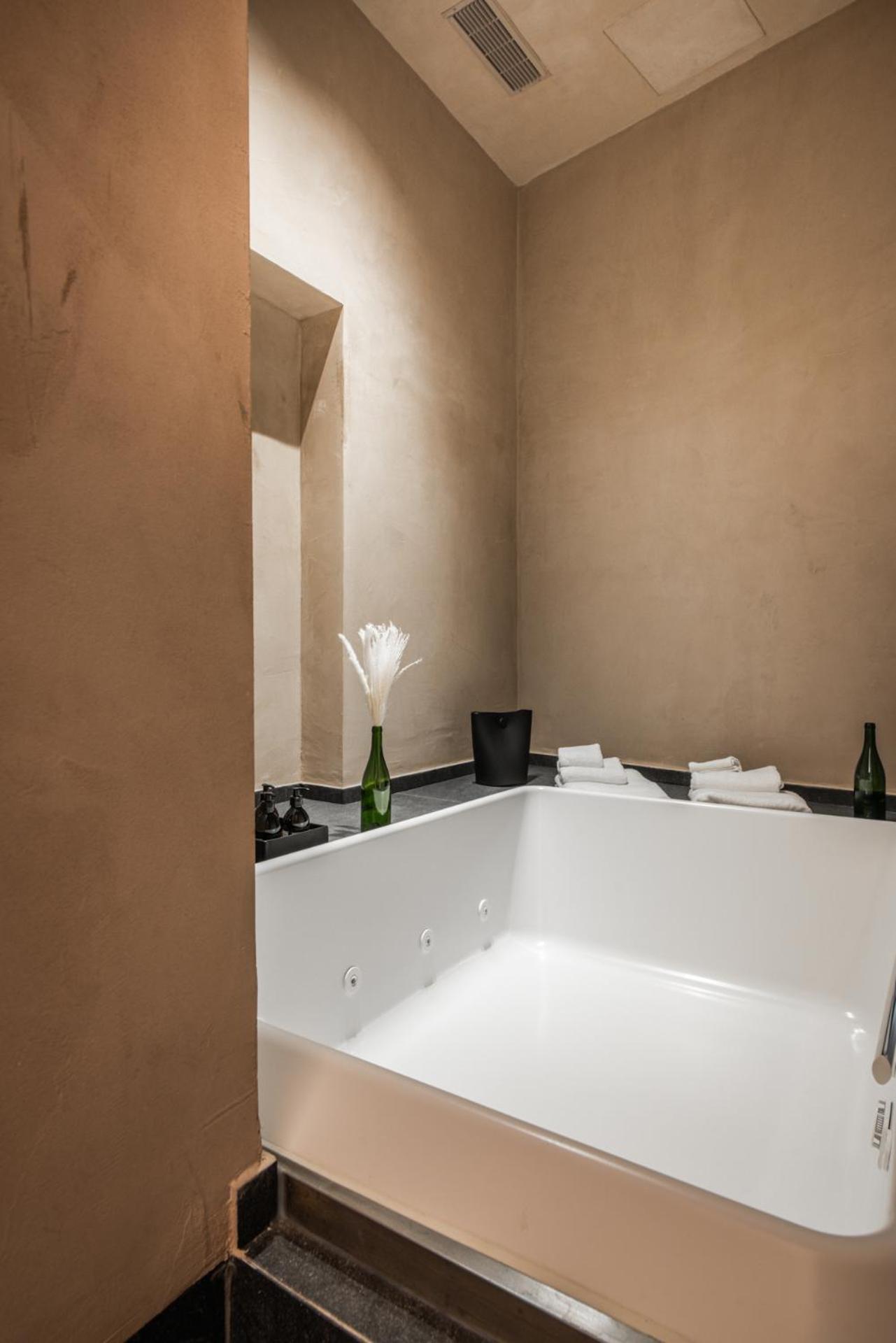 Terme Di Bacco - Design And
